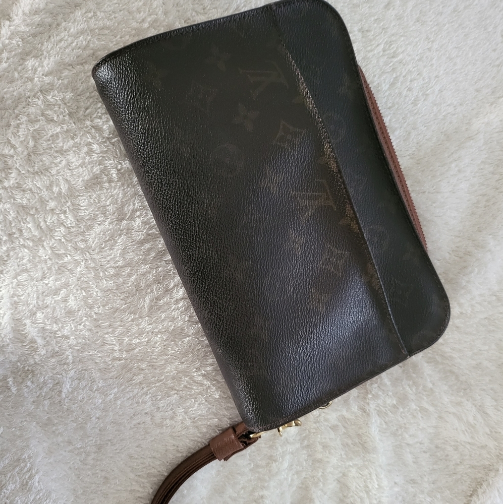 Louis vuitton clutch